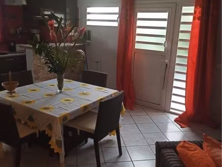 studio 36 m² à louer – schoelcher (hauteurs) – bas de villa – calme et vue dégagée