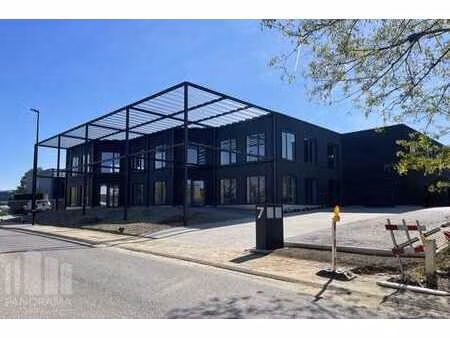 bureau moderne et durable de 323 m² près de la r0 à wemme...