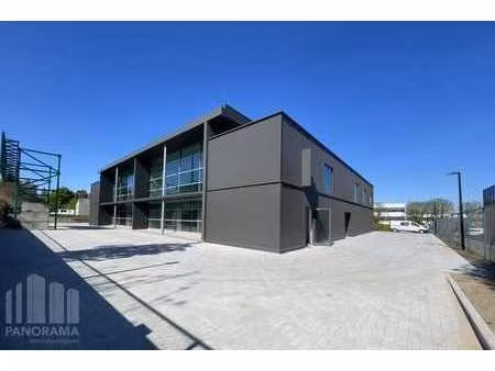 bureau moderne et durable de 519 m² près de la r0 à wemme...