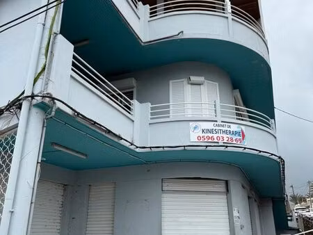 local commercial ou professionnel de 93 m2 au bourg du morne vert à louer