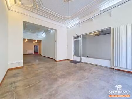 rdc commercial avec dépôt et atelier de 335 m²