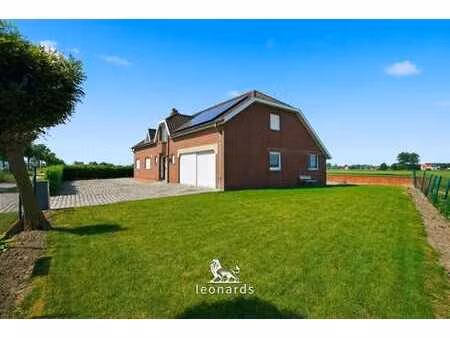 spacieuse maison individuelle avec vue dégagée.