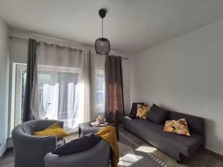 maison 3 chambres avec 2 cuisines et 2 salle de douches