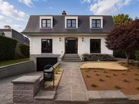 villa rénovée de ±360 m² avec 4 chambres  studio indépendant