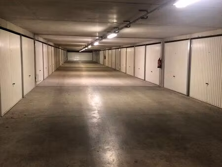 location garage ecully