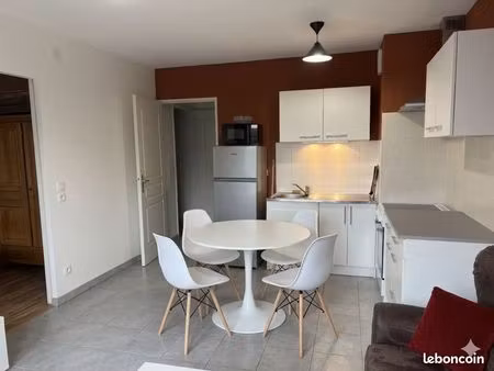 t2 meublé de 38 m²  st priest village