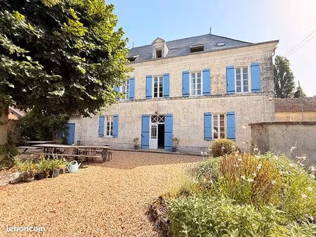 propriété 10 pièces 221 m²