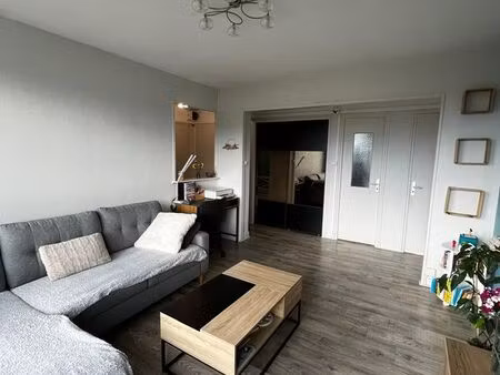 appartement t3 de 61 m² – vue dégagée – parking – résidence berthou à aurillac