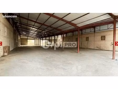 local d'activité 1 600 m²