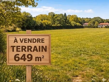 terrain 649 m² archingeay