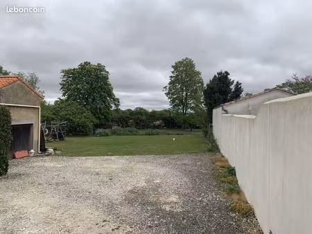 terrain à bâtir de 915 m2 au prix de 120000 à chaillevette (17)