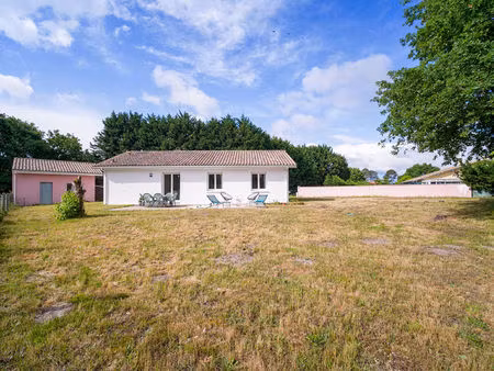 maison entièrement neuve en lisière de forêt