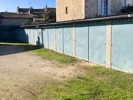 ensemble de 13 garages loués – angoulême