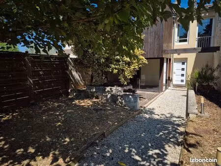 maison avec petit jardin  80 m2  3 chambres