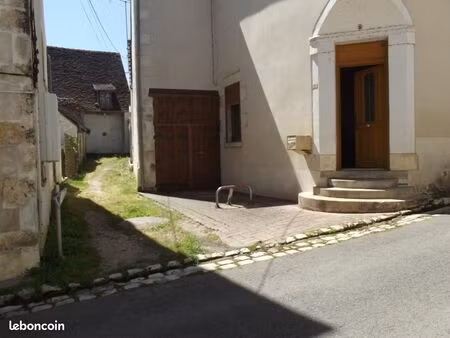 maison de 106 m2et de 170 m2 de dépendances avec jardin