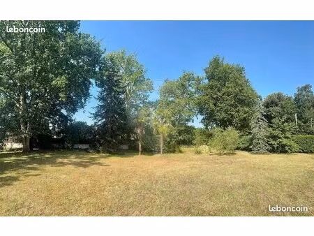terrain 700 m² breuillet