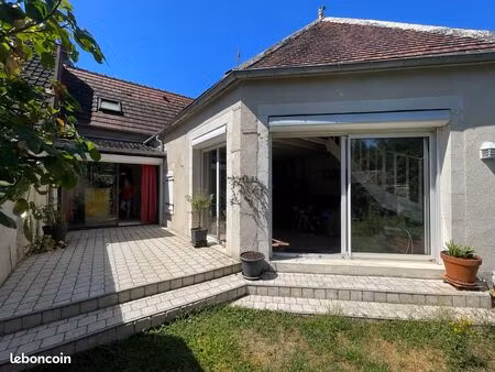 plain-pied - centre historique - maison entretenue