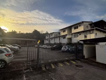 location t3 université