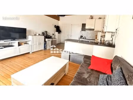 appartement rénové • 2 stationnements privatifs • charges env. 20 /mois • aucun travaux