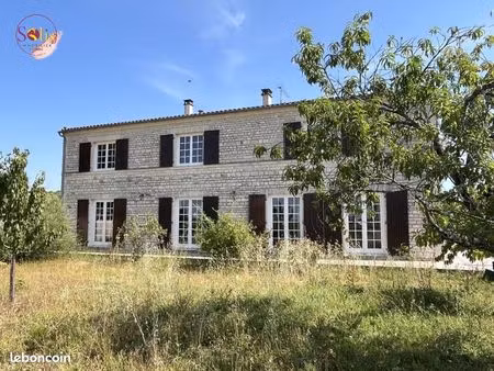 maison 8 pièces 230 m²