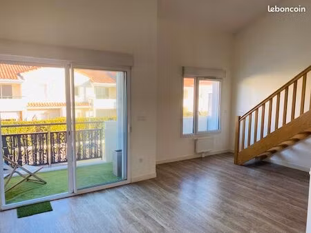 appartement duplex récent 48 m2 avec balcon sur aytré bourg