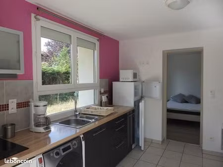 location bel appartement meublé résidence sécurisée 1 place de parking et annexe stockage 