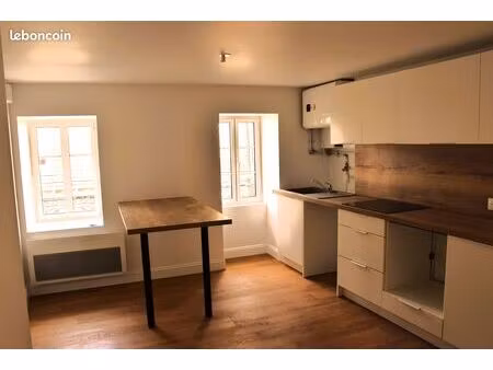 t2 lumineux rénové avec cuisine équipée – centre-ville de saint-pol-de-léon