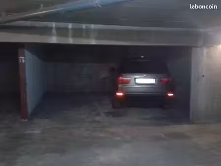parking couvert proche pharmacie