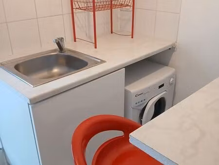 proche fac / iut type 1 meublé (eau + elec)