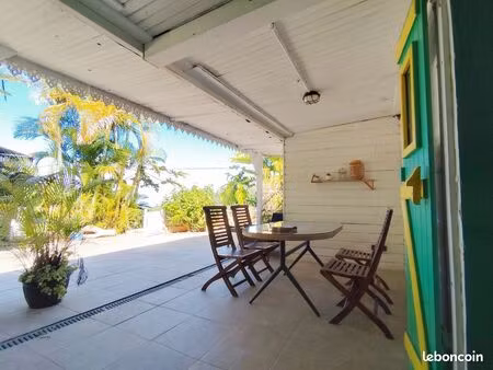 t2 meublé_tout équipé_grande terrasse_petite ile centre