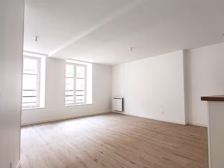 t2 lumineux de 41 m² en ville haute