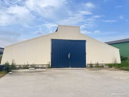 entrepôt  poulailler  hangar