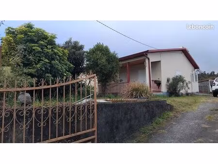à louer – maison f4 meublée – cilaos