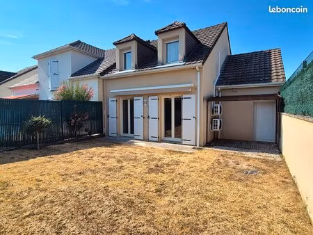 au calme  maison climatisée t4 avec garage et jardin