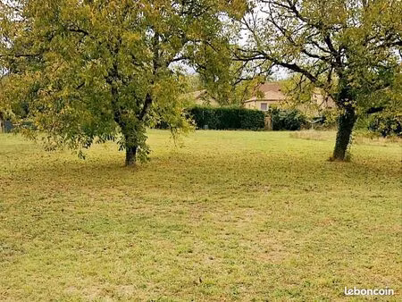 terrain 1 400 m² saint julien de lampon