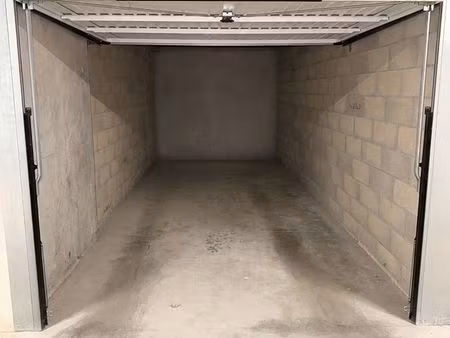 garage fermé en sous-sol de 21m²