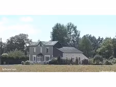 grande maison en pierre totalement rénovée