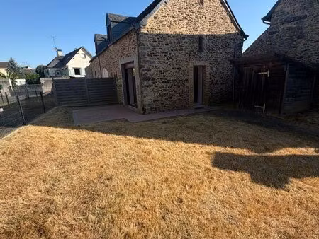 maison t2 avec jardin - centre le genest saint isle