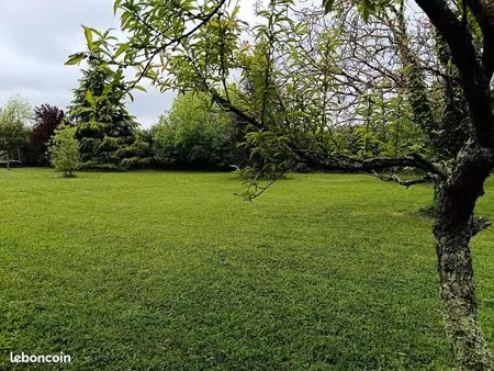 terrain à bâtir de 2500 m² à issigeac (24)