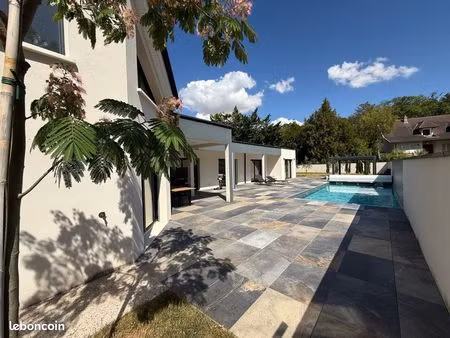 villa d’architecte avec piscine et jaccuzzi
