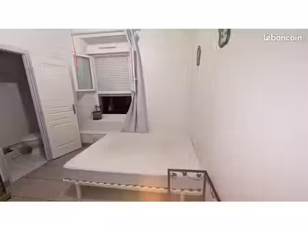 chambre meublée de 12m2 avec douche et wc courcelles sur seine centre ville