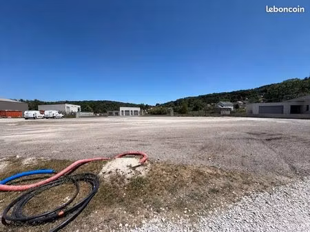 terrain professionnel viabilisé de 1 200 m² – idéal artisan  atelier ou activité commercia