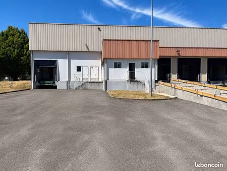 local d’activité / entrepôt 700 m² avec bureaux et quais – beaune