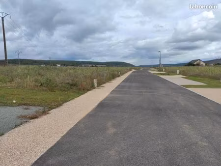 terrain 589 m² pitres