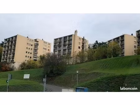 urgent – place de parking à vendre  pas chère  dans une résidence calme et sécurisée. à se