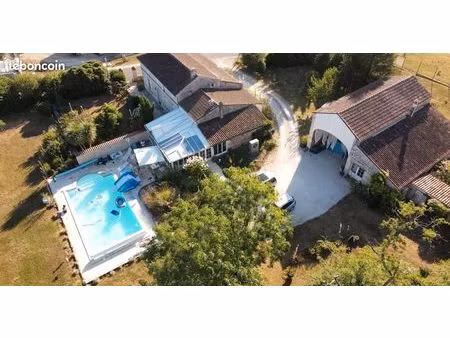 superbe maison charentaise 200m² - piscine  parc & dépendances (proche saintes/rochefort)