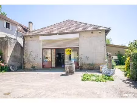 magasin au centre de st-cyprien