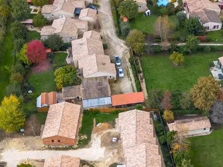 maison a vendre dans village de + 55 ans