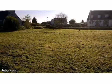 terrain à bâtir : 693 m²