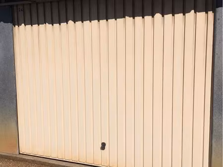 a saisir - garage à louer